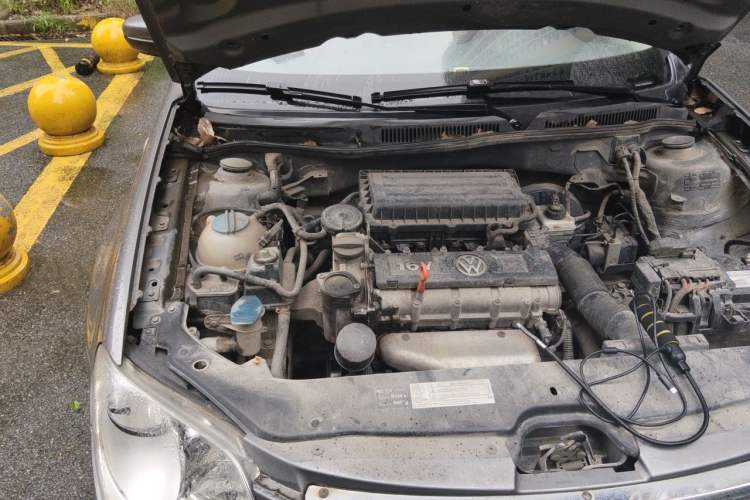 Used Volkswagen Bora 2011 1.6L Manual Fashion Edition Engine Bay Right