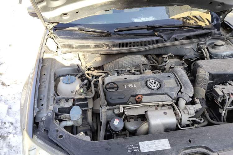 Used Volkswagen Bora 2011 1.4T Automatic Comfort Model Engine Bay Right