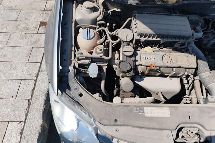 Used Volkswagen Bora 2011 1.6L Manual Fashion Edition Engine Bay Right