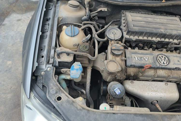 Used Volkswagen Bora 2011 1.6L Manual Comfort Version Engine Bay Right