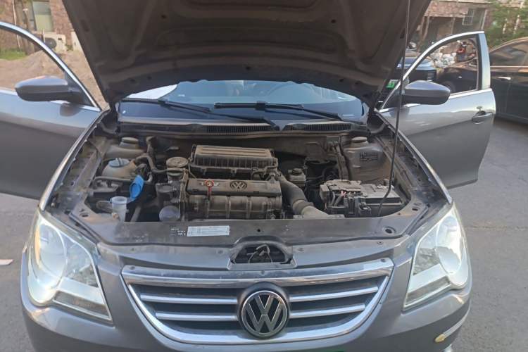 Used Volkswagen Bora 2011 1.6L Manual Fashion Edition Engine Bay