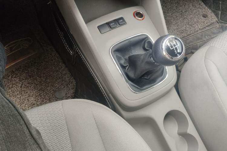 Used Volkswagen Bora 2011 1.6L Manual Fashion Edition Gear Lever
