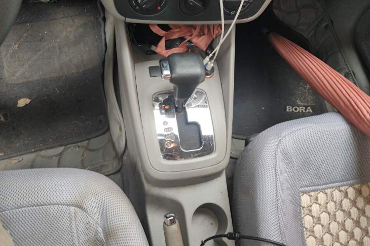 Used Volkswagen Bora 2011 1.6L Automatic Fashion Edition Gear Lever