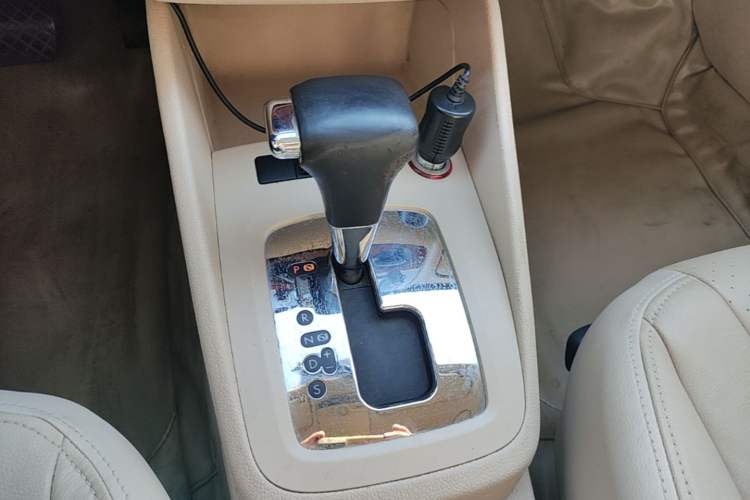 Used Volkswagen Bora 2011 1.6L Automatic Comfort Model Gear Lever