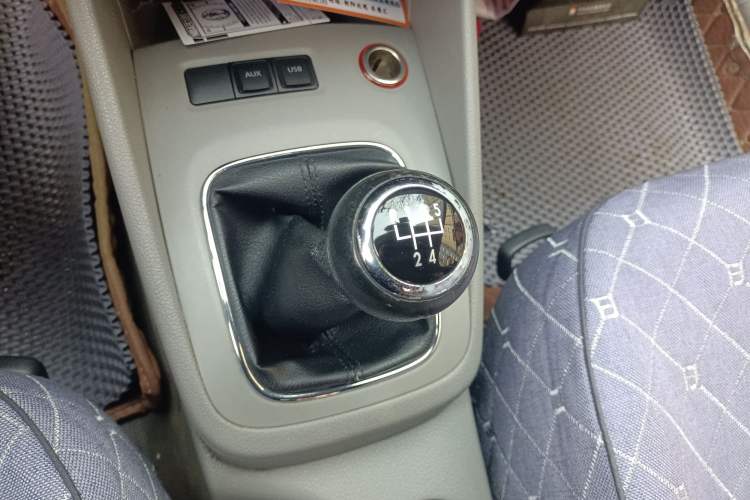 Used Volkswagen Bora 2011 1.6L Manual Fashion Edition Gear Lever