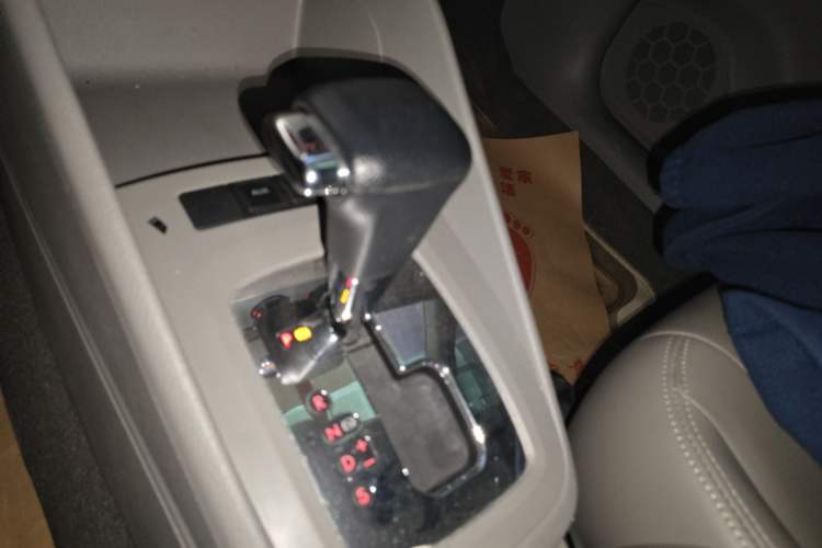Used Volkswagen Bora 2011 1.6L Automatic Fashion Edition Gear Lever