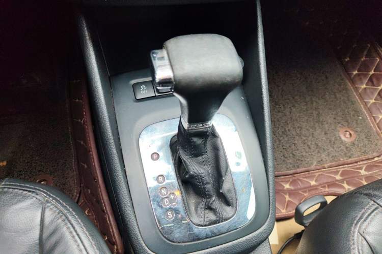 Used Volkswagen Bora 2011 1.4T Automatic Comfort Model Gear Lever
