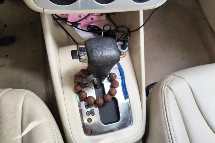 Used Volkswagen Bora 2011 1.6L Automatic Fashion Edition Gear Lever