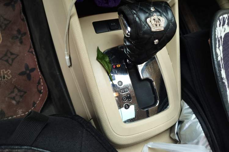 Used Volkswagen Bora 2011 1.6L Automatic Comfort Model Gear Lever