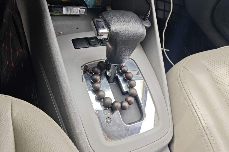 Used Volkswagen Bora 2011 1.6L Automatic Fashion Edition Gear Lever