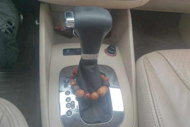 Used Volkswagen Bora 2011 1.4T Automatic Comfort Model Gear Lever