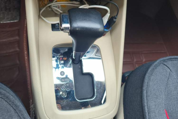 Used Volkswagen Bora 2011 1.6L Automatic Fashion Edition Gear Lever