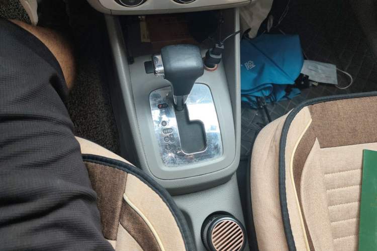 Used Volkswagen Bora 2011 1.6L Automatic Luxury Model Gear Lever
