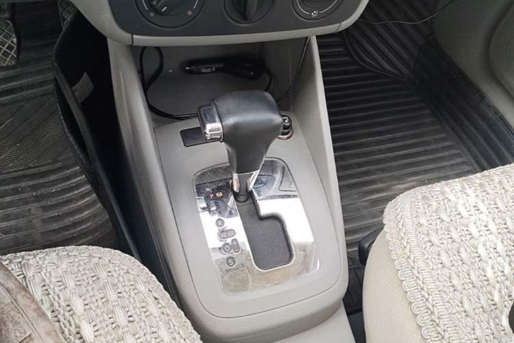 Used Volkswagen Bora 2011 1.6L Automatic Comfort Model Gear Lever