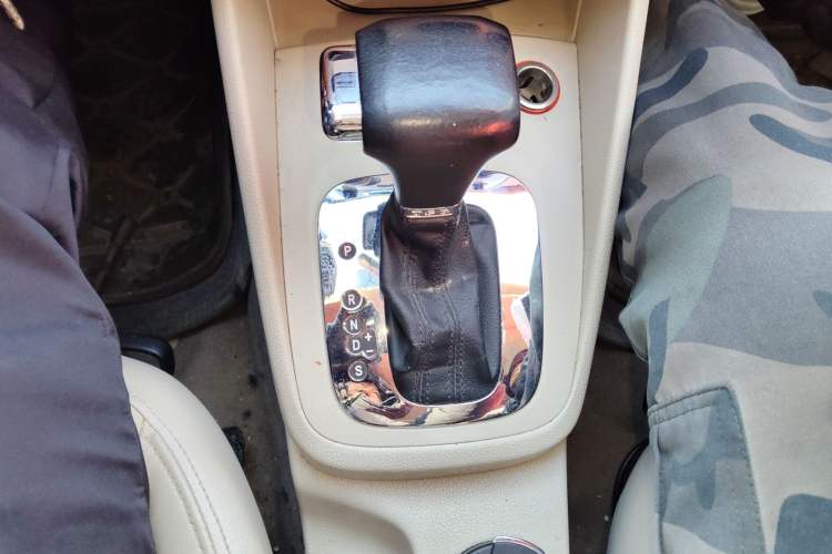 Used Volkswagen Bora 2011 1.4T Automatic Comfort Model Gear Lever