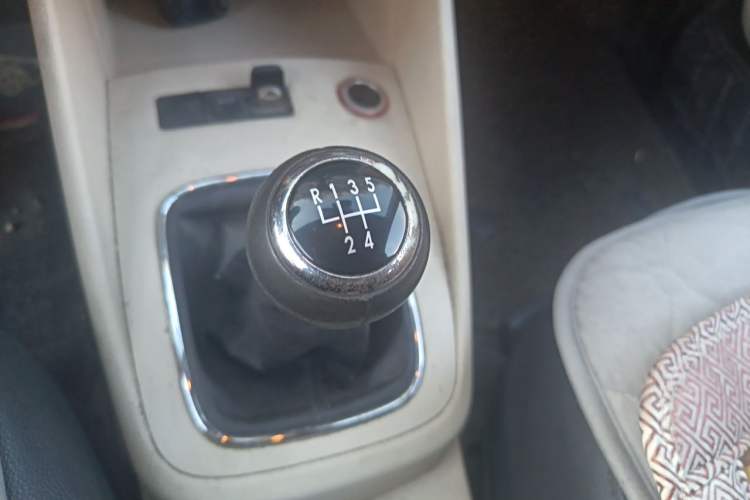 Used Volkswagen Bora 2011 1.6L Manual Fashion Edition Gear Lever