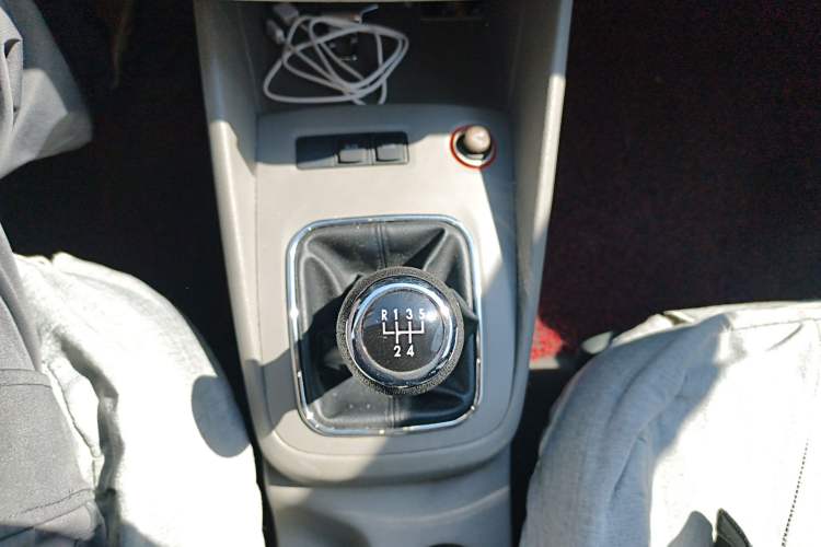 Used Volkswagen Bora 2011 1.6L Manual Fashion Edition Gear Lever