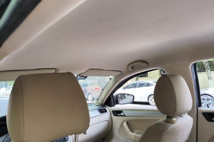 Used Volkswagen Bora 2011 1.6L Automatic Fashion Edition Headliner