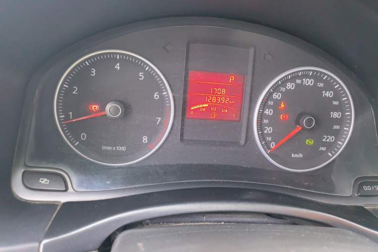 Used Volkswagen Bora 2011 1.6L Automatic Comfort Model Odometer Close Up