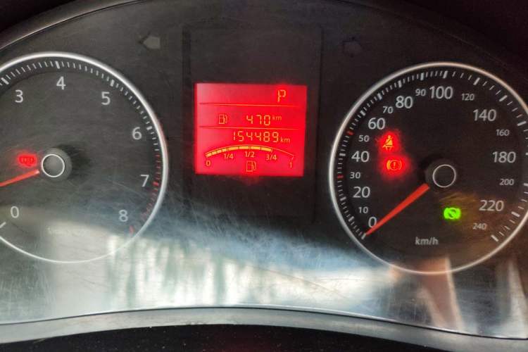 Used Volkswagen Bora 2011 1.4T Automatic Comfort Model Odometer Close Up