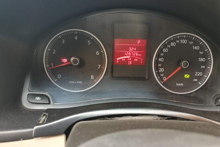 Used Volkswagen Bora 2011 1.6L Automatic Comfort Model Odometer Close Up