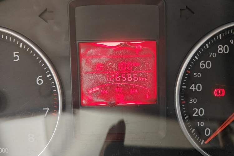 Used Volkswagen Bora 2011 1.6L Automatic Fashion Edition Odometer Close Up