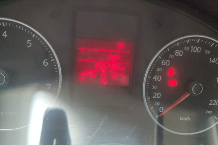Used Volkswagen Bora 2011 1.4T Automatic Comfort Model Odometer Close Up
