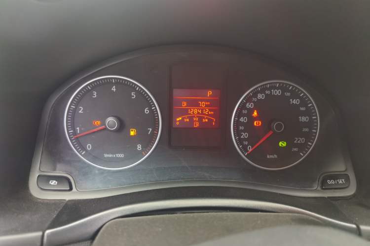Used Volkswagen Bora 2011 1.4T Automatic Comfort Model Odometer Close Up