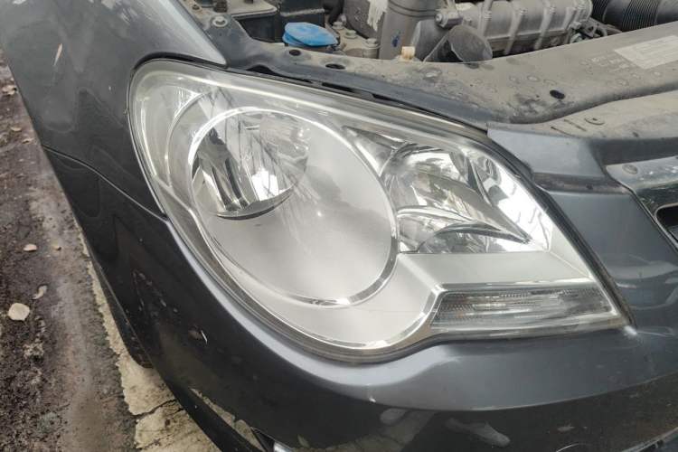 Used Volkswagen Bora 2011 1.6L Automatic Fashion Edition Right Front Headlight