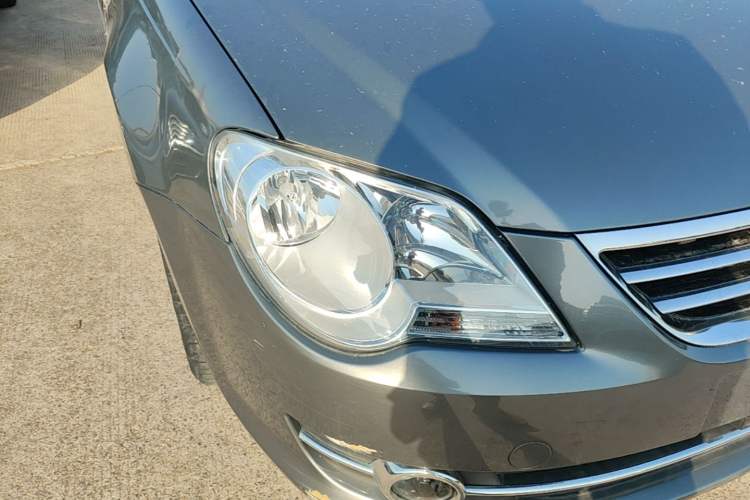 Used Volkswagen Bora 2011 1.6L Automatic Comfort Model Right Front Headlight