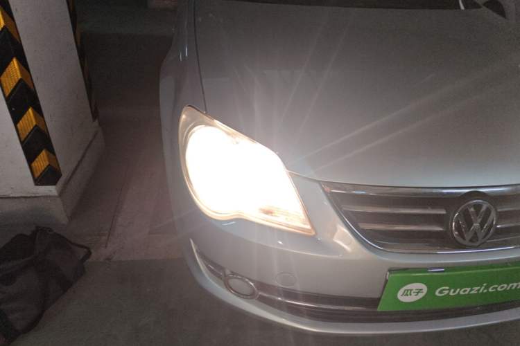 Used Volkswagen Bora 2011 1.6L Automatic Fashion Edition Right Front Headlight