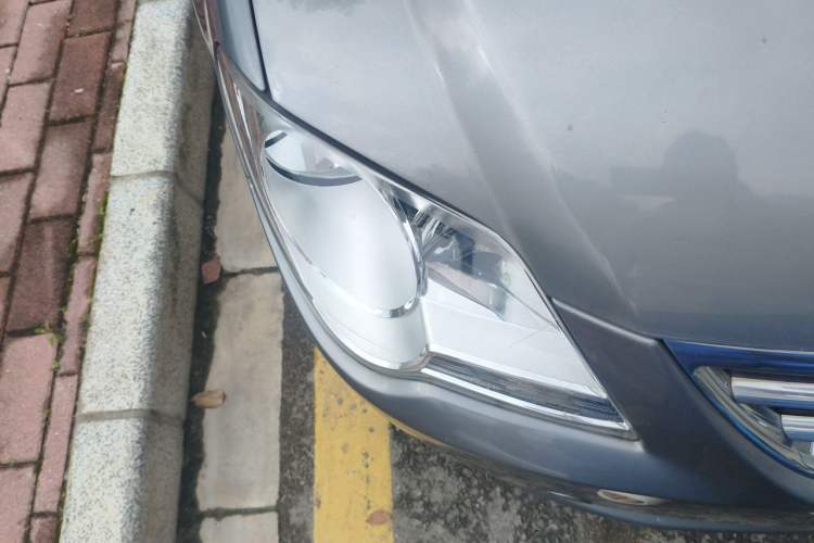 Used Volkswagen Bora 2011 1.6L Automatic Fashion Edition Right Front Headlight