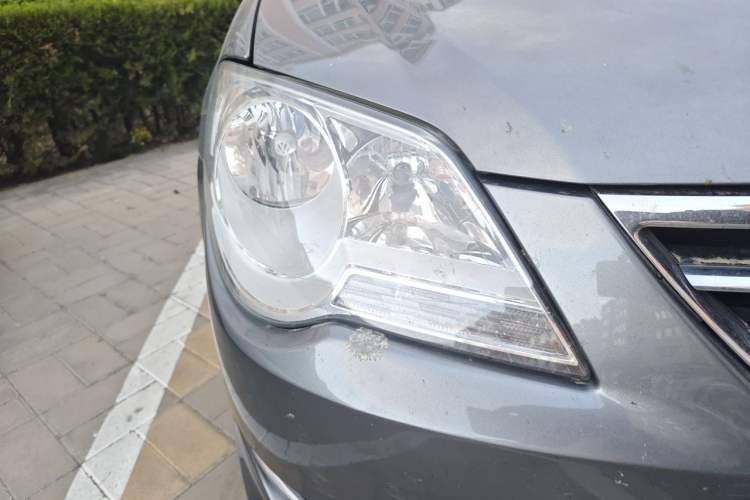 Used Volkswagen Bora 2011 1.6L Manual Comfort Version Right Front Headlight