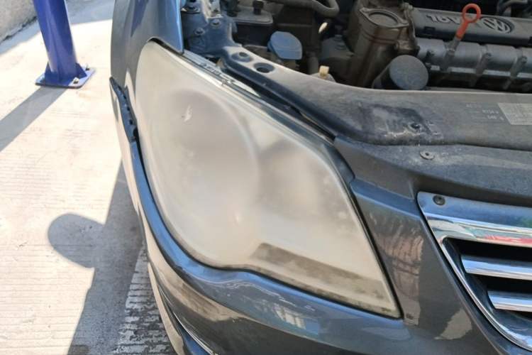 Used Volkswagen Bora 2011 1.6L Automatic Comfort Model Right Front Headlight
