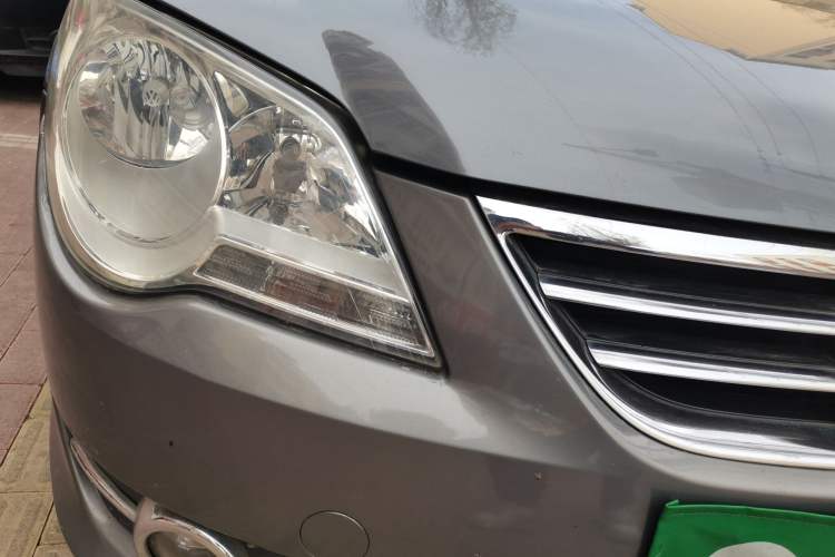 Used Volkswagen Bora 2011 1.6L Automatic Comfort Model Right Front Headlight