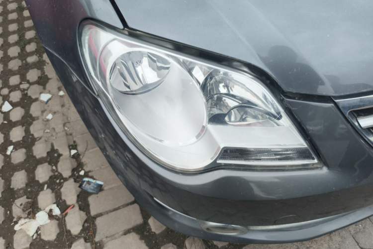 Used Volkswagen Bora 2011 1.6L Automatic Fashion Edition Right Front Headlight