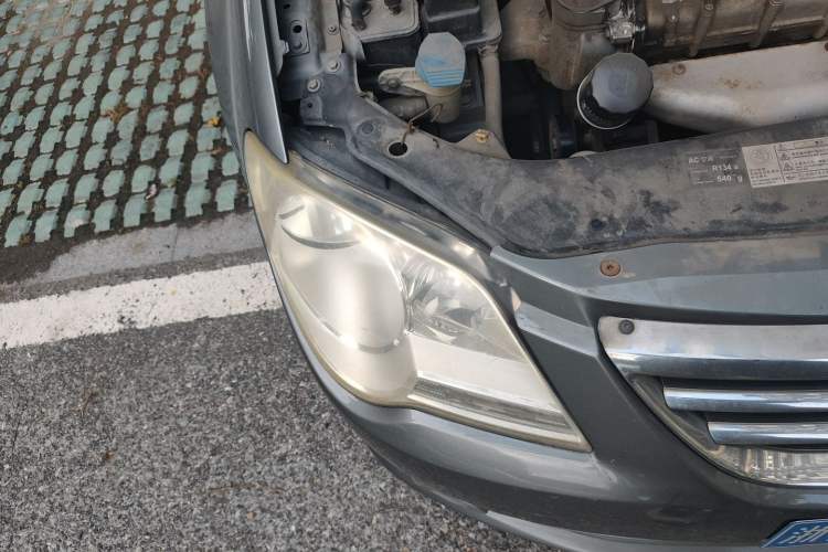 Used Volkswagen Bora 2011 1.6L Automatic Luxury Model Right Front Headlight