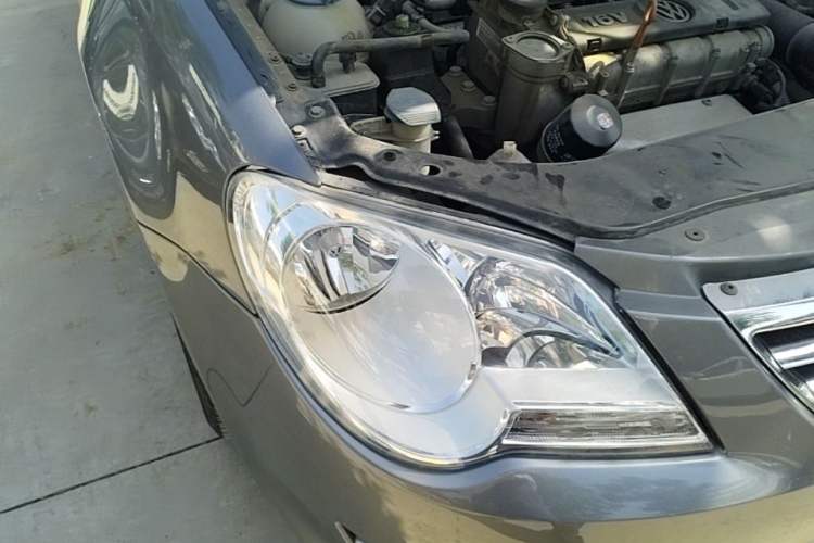 Used Volkswagen Bora 2011 1.6L Automatic Comfort Model Right Front Headlight