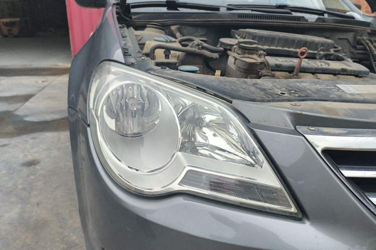 Used Volkswagen Bora 2011 1.6L Manual Comfort Version Right Front Headlight