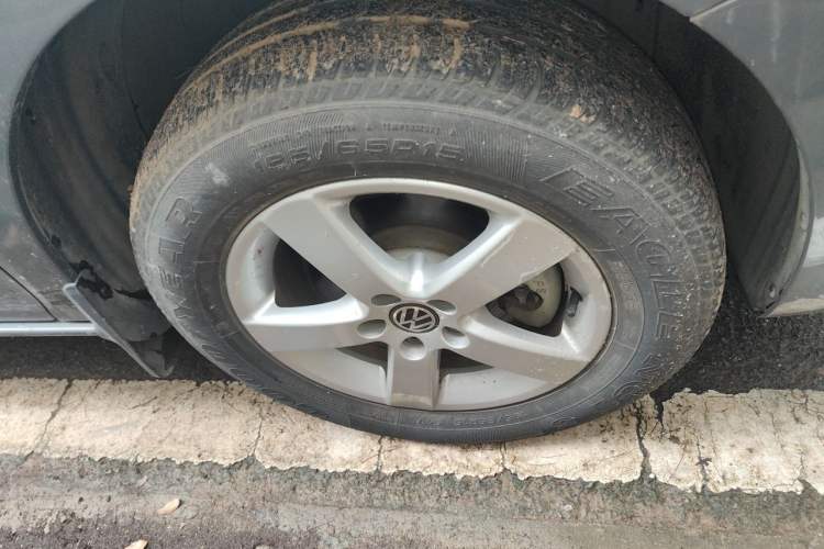 Used Volkswagen Bora 2011 1.6L Automatic Fashion Edition Right Front Wheel Hub