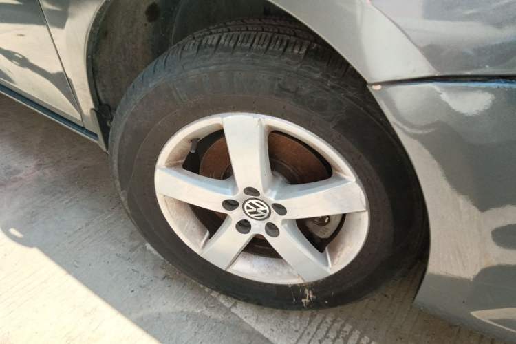 Used Volkswagen Bora 2011 1.6L Automatic Comfort Model Right Front Wheel Hub