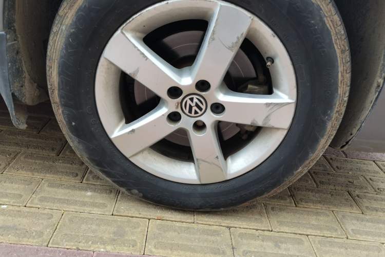 Used Volkswagen Bora 2011 1.6L Automatic Comfort Model Right Front Wheel Hub
