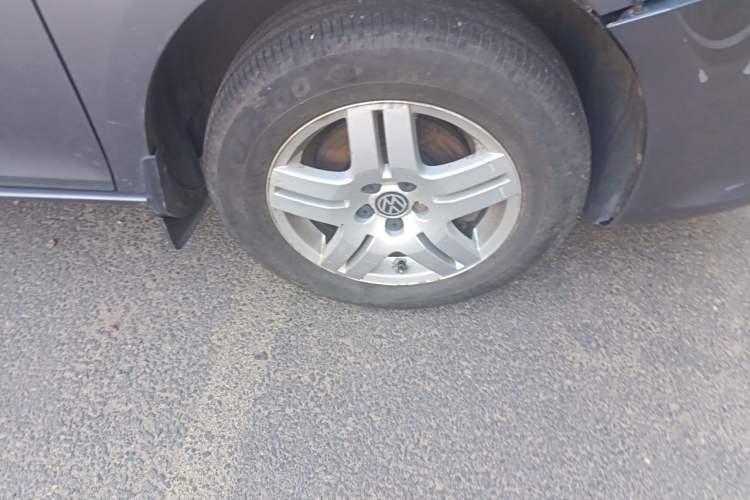 Used Volkswagen Bora 2011 1.6L Manual Fashion Edition Right Front Wheel Hub