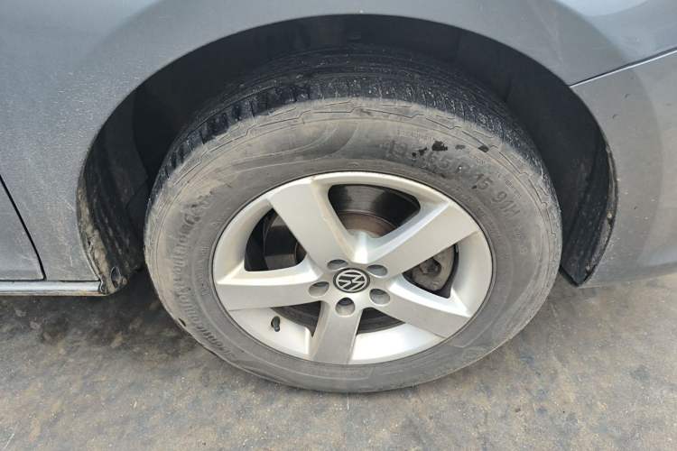 Used Volkswagen Bora 2011 1.6L Manual Comfort Version Right Front Wheel Hub