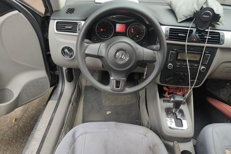 Used Volkswagen Bora 2011 1.6L Automatic Fashion Edition Steering Wheel