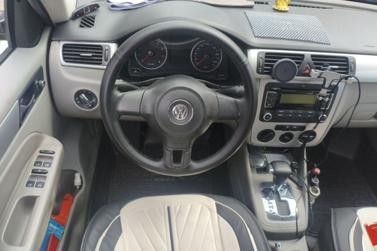 Used Volkswagen Bora 2011 1.6L Automatic Fashion Edition Steering Wheel
