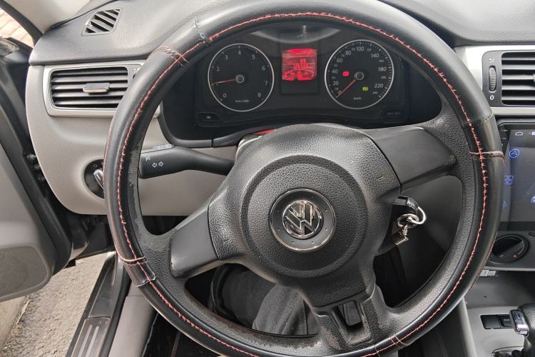 Used Volkswagen Bora 2011 1.6L Automatic Fashion Edition Steering Wheel