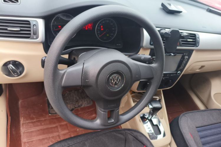 Used Volkswagen Bora 2011 1.6L Automatic Fashion Edition Steering Wheel