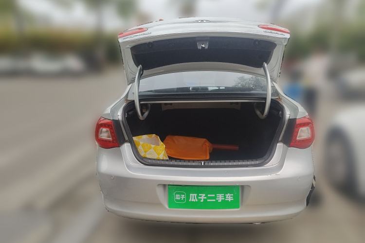 Used Volkswagen Bora 2011 1.6L Manual Fashion Edition Trunk