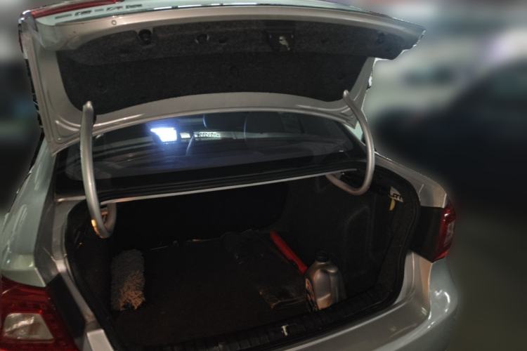 Used Volkswagen Bora 2011 1.6L Automatic Fashion Edition Trunk